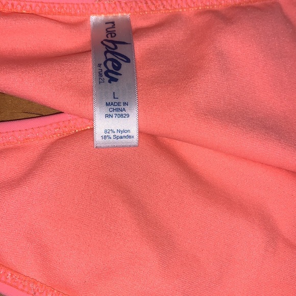 🌻5/$15Kirra Sz Large strapless bikini top and Rue Bleu Sz Large contrasting bo… - Picture 7 of 9